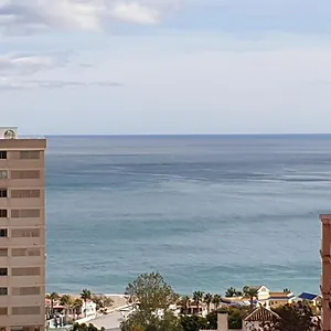 https://apartamento-vistas-frontal-al-mar.hotelsinnerja.org